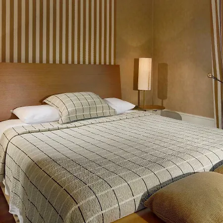 Mamaison Riverside Отель 5*