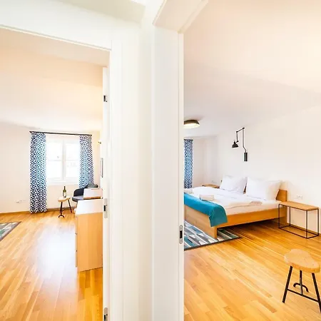 5br+3.5bt Wilson Apt.