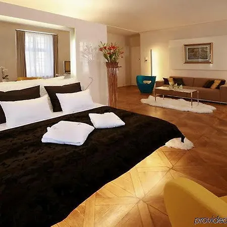 Three Storks Szálloda 5*