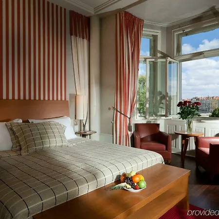 Отель Mamaison Riverside Прага