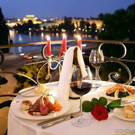 Отель Mamaison Riverside Прага