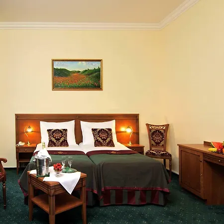 Garden Hotel