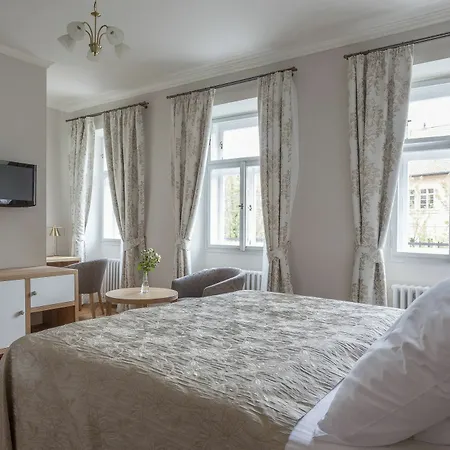 Hotel At The Golden Scissors