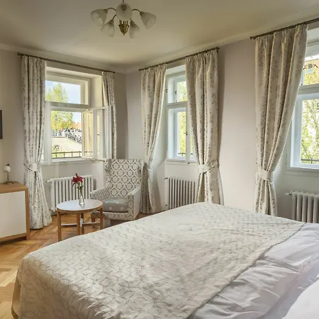 At The Golden Scissors 4* Prague