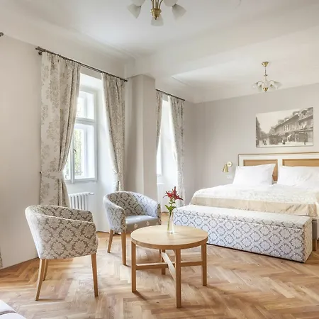 Hotel At The Golden Scissors 4*