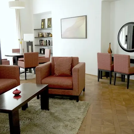 Golden Angel By Adrez Apartmanhotel