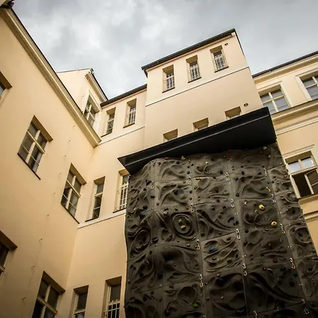 In School * Praga