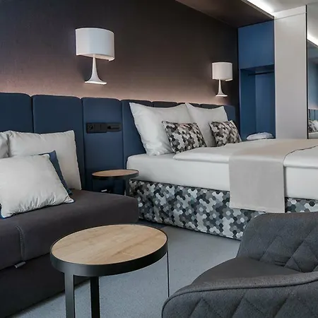 Urban Creme Hotel