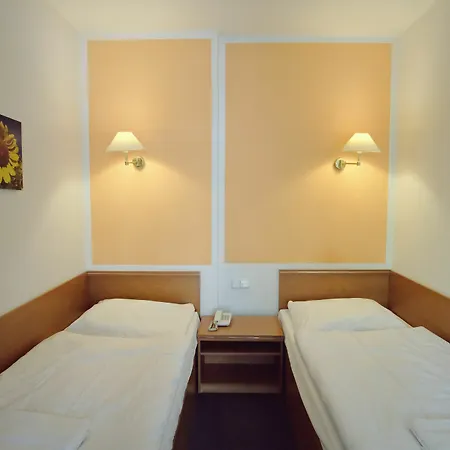 Sir Toby's Midtown Hostel