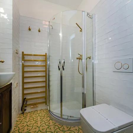 Apartment Manesova No.5 *