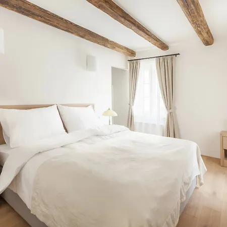 Hotel At The White Lily