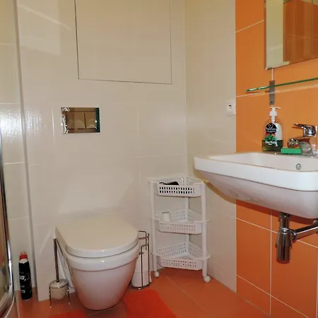 Homeroomsprague Apartment