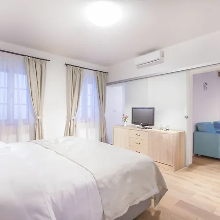 Hotel At The White Lily Prague