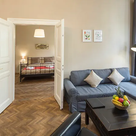 Old Town Square - Dlouha Apartment