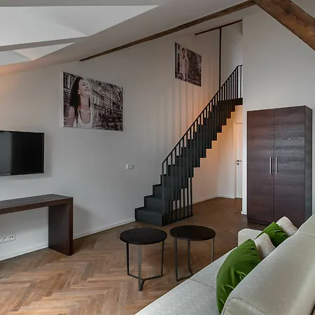 Limehome Halkova 4*