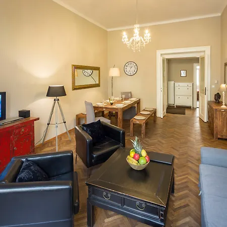 Old Town Square - Dlouha Apartment