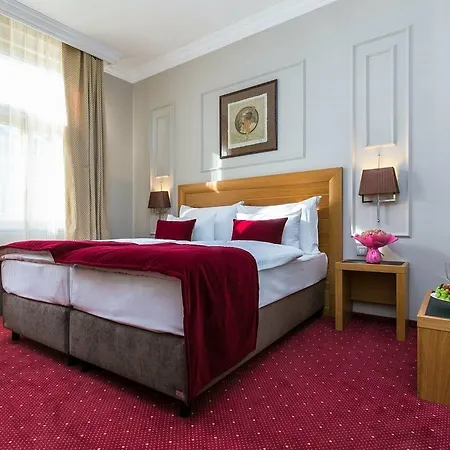 Caruso Old Town 4*
