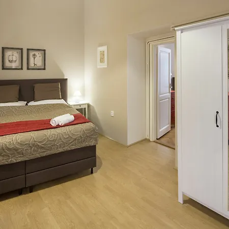 Old Town Square - Dlouha Apartment