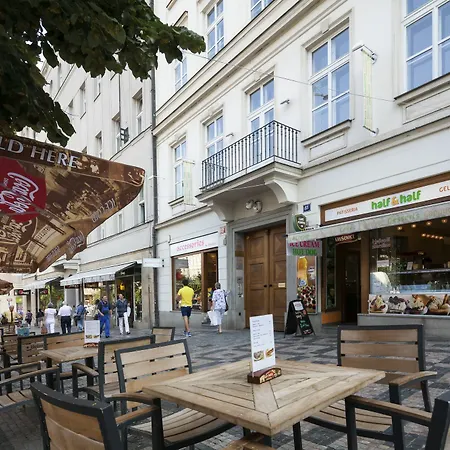 Capital Aparthotel 3*