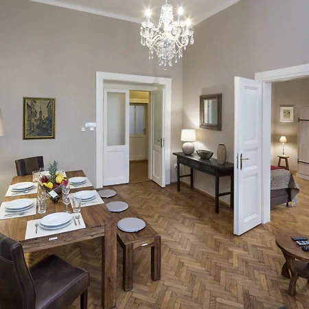 Old Town Square - Dlouha Apartment