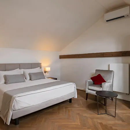 H7 Palace 4*