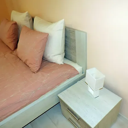 Homeroomsprague Apartment