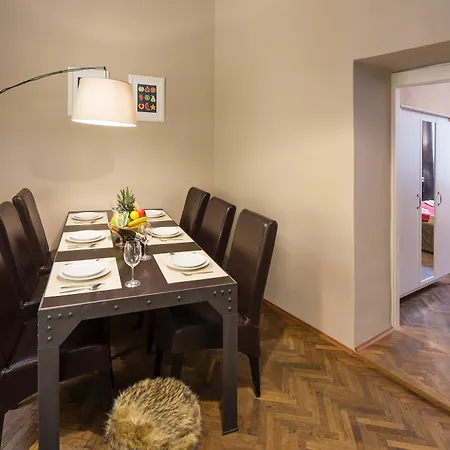Old Town Square - Dlouha Apartment *