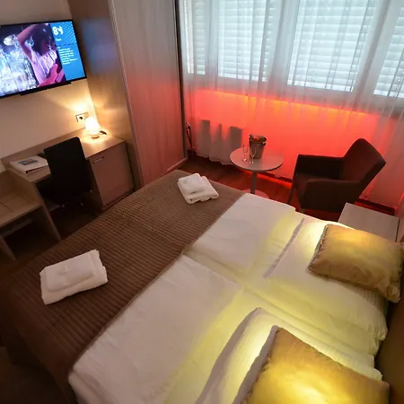 Aura Design & Garden Pool 3* Prague