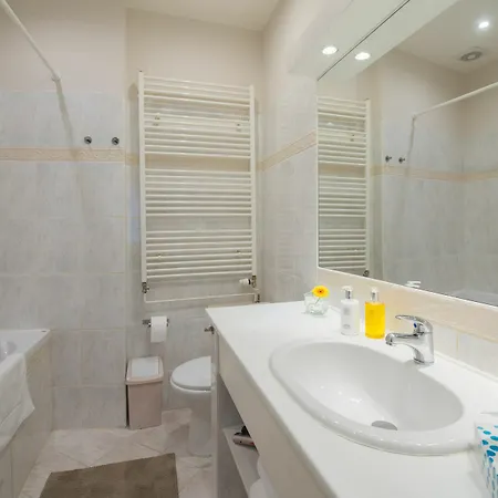 Rybna 2 Apartment *