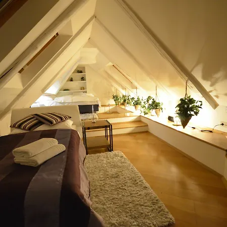 Apartment Attic Hroznova - Charles Bridge Prague