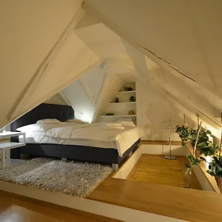 Apartment Attic Hroznova - Charles Bridge Prague