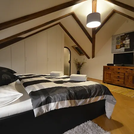 Attic Hroznova - Charles Bridge Prague