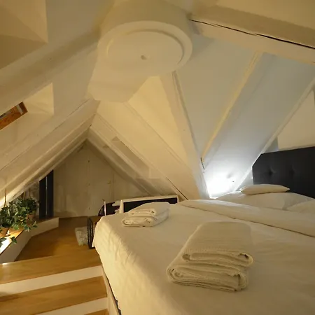 Attic Hroznova - Charles Bridge