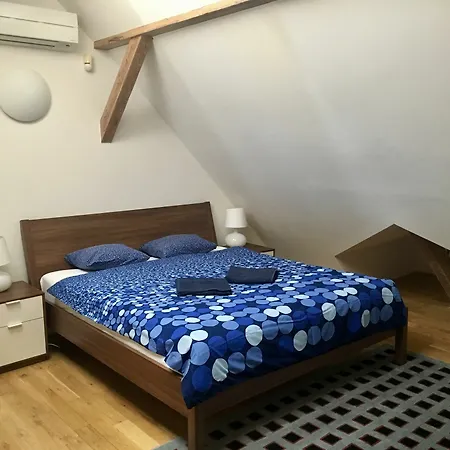 One Míru Hostel *