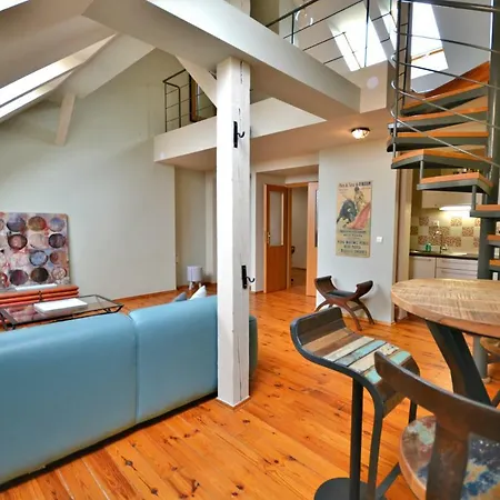 The Loft @ Museum Apartment *