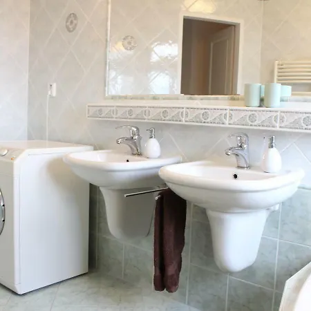 Apartment Zaverka Near Castle