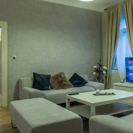 Exclusive 3 Bedroom Top-notch Flat, Great Location *