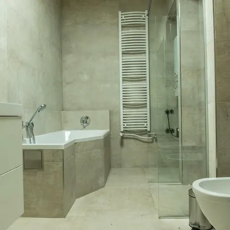Exclusive 3 Bedroom Top-notch Flat, Great Location
