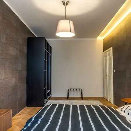 Exclusive 3 Bedroom Top-notch Flat, Great Location Apartment *