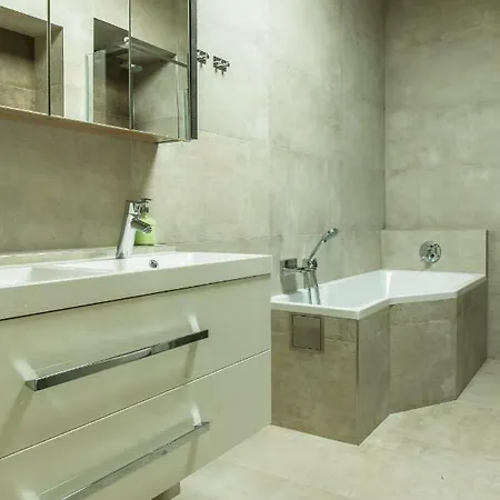 Apartment Exclusive 3 Bedroom Top-notch Flat, Great Location Prague
