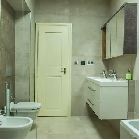 Exclusive 3 Bedroom Top-notch Flat, Great Location Apartment
