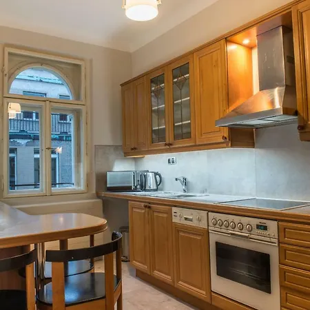 Apartment Exclusive 3 Bedroom Top-notch Flat, Great Location *