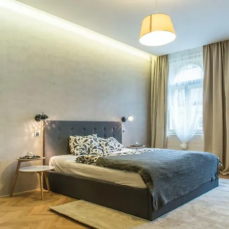 Exclusive 3 Bedroom Top-notch Flat, Great Location *
