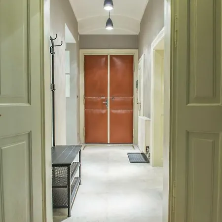 Apartment Exclusive 3 Bedroom Top-notch Flat, Great Location *