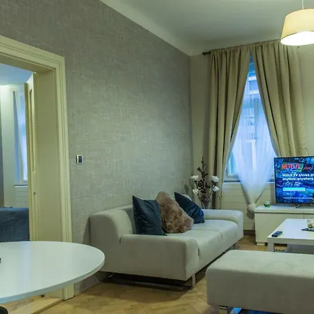 Apartment Exclusive 3 Bedroom Top-notch Flat, Great Location *