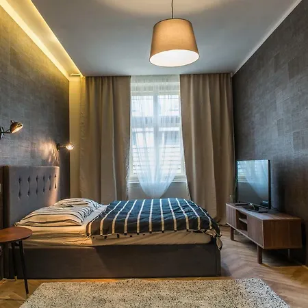 Exclusive 3 Bedroom Top-notch Flat, Great Location *
