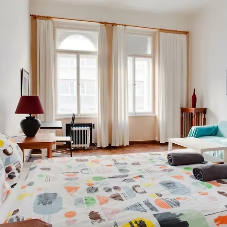 Apartment By Namesti Miru
