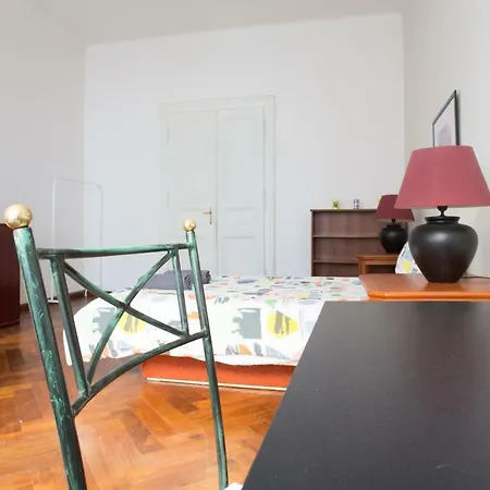 Apartment By Namesti Miru
