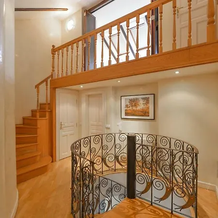 Panoramic Loft Apartment