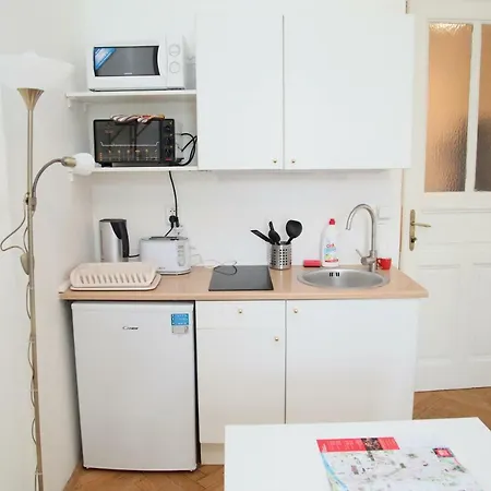 Charming Flats In Vinohrady | Praguestars Apartment